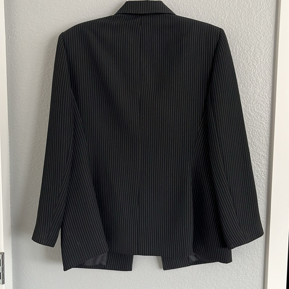 Le Suit Petite Black pin stripe Suit Blazer and Skirt - Picture 9 of 14